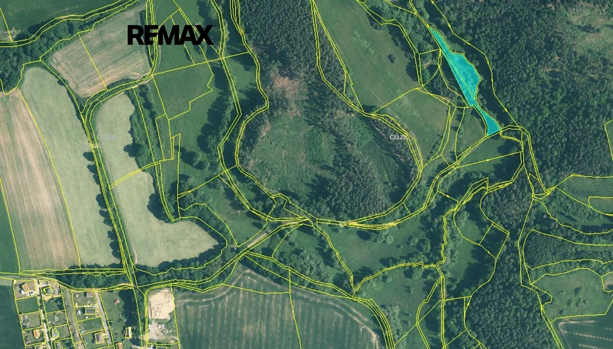 Prodej podílu 1/4 pozemku 3269 m²